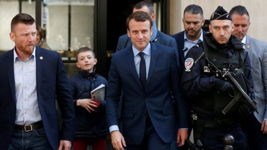 Γιατί ενισχύεται η προσωπική ασφάλεια του Μακρόν
