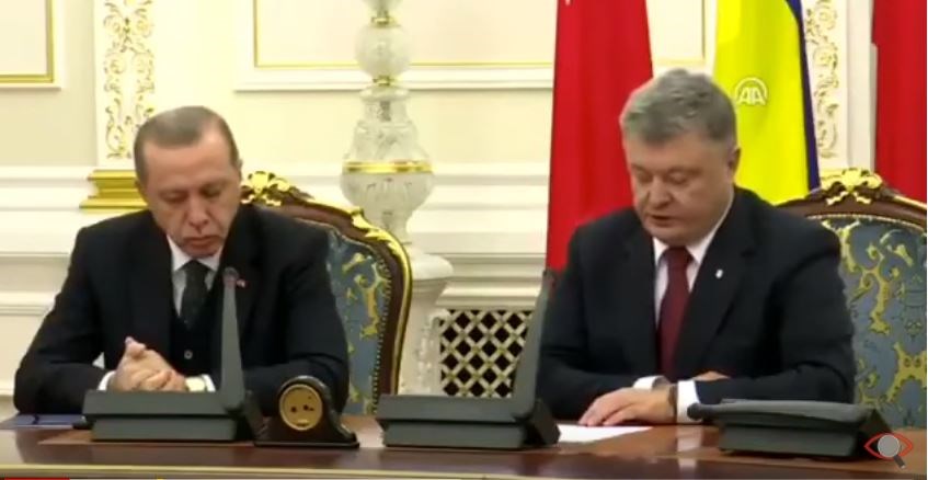 Ο Ερντογάν αποκοιμήθηκε την ώρα της συνέντευξης Τύπου με τον Ουκρανό ομόλογό του – ΒΙΝΤΕΟ