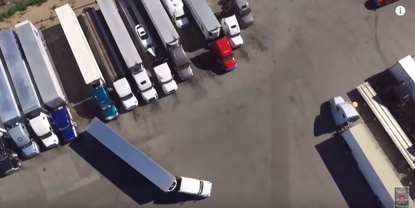 Το παρκάρισμα νταλίκας που έγινε viral – ΒΙΝΤΕΟ