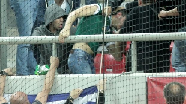 ΒΙΝΤΕΟ-σοκ: Άγριος ξυλοδαρμός οπαδού στο Καραϊσκάκη