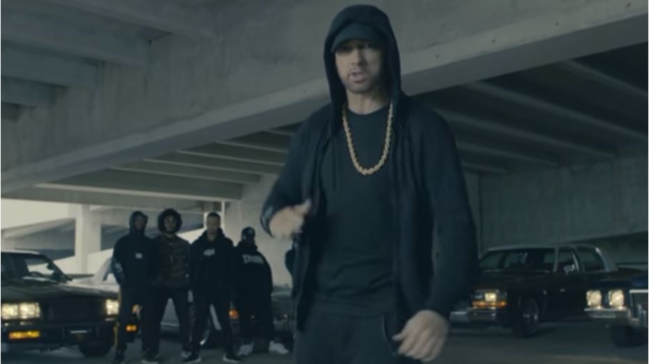 Σφοδρή επίθεση του ράπερ Έμινεμ στον Τραμπ – ΒΙΝΤΕΟ