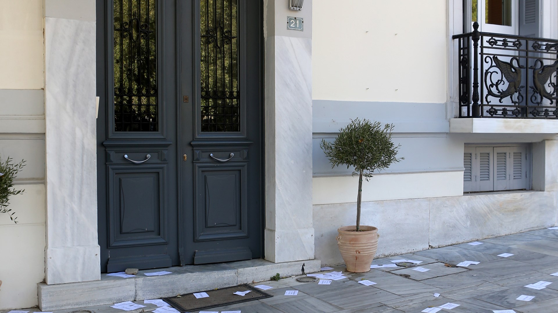 Συγκλονισμένος ο Ισπανός πρέσβης από την εισβολή του Ρουβίκωνα