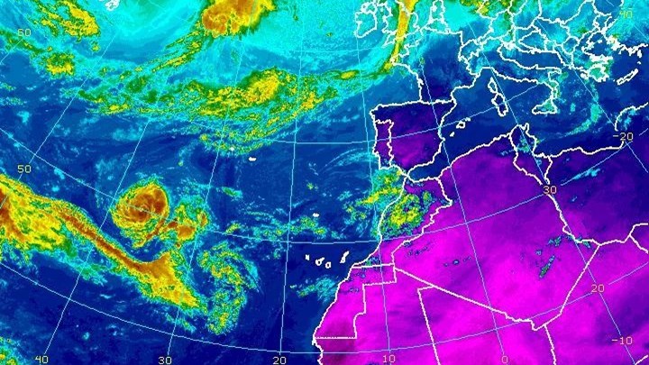 Οφήλια: Ο δέκατος κυκλώνας της χρονιάς ενισχύεται και απειλεί την Ευρώπη