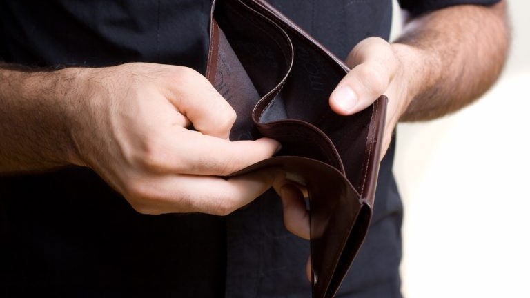 Νέα μείωση στις δαπάνες των νοικοκυριών – Τι έκοψαν οι Έλληνες λόγω κρίσης