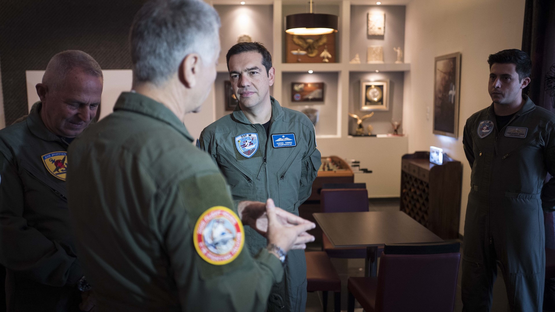 Καρέ – καρέ η επίσκεψη του Πρωθυπουργού στην 110 Πτέρυγα Μάχης στη Λάρισα – ΦΩΤΟ