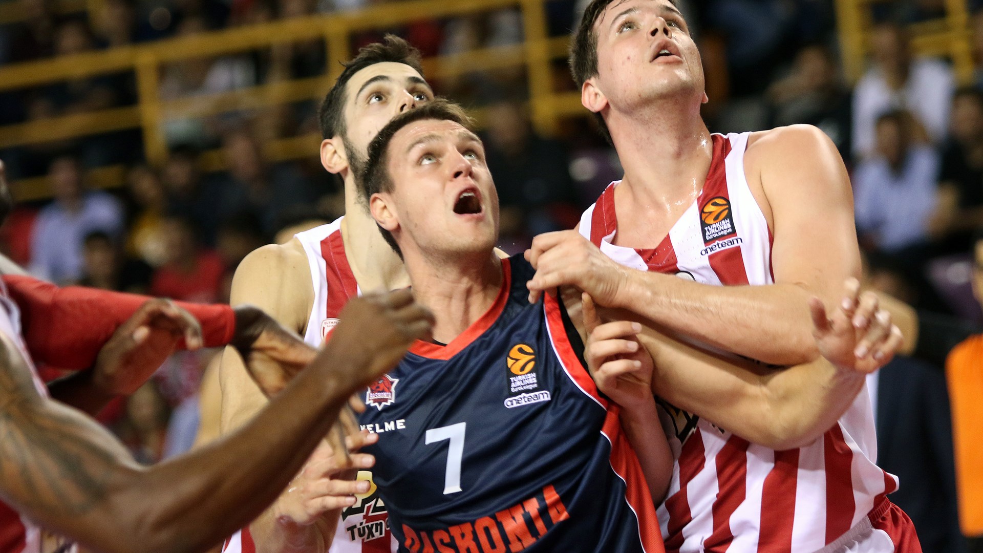 Ολυμπιακός – Μπασκόνια 60-49 (30′)