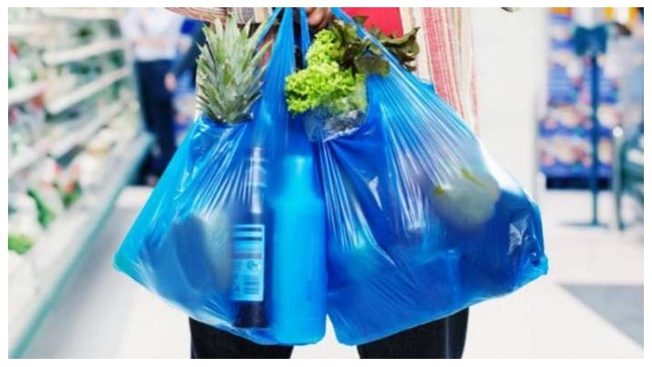 Στα 3 λεπτά το τέλος για τις πλαστικές σακούλες το 2018 και στα 7 λεπτά το 2019