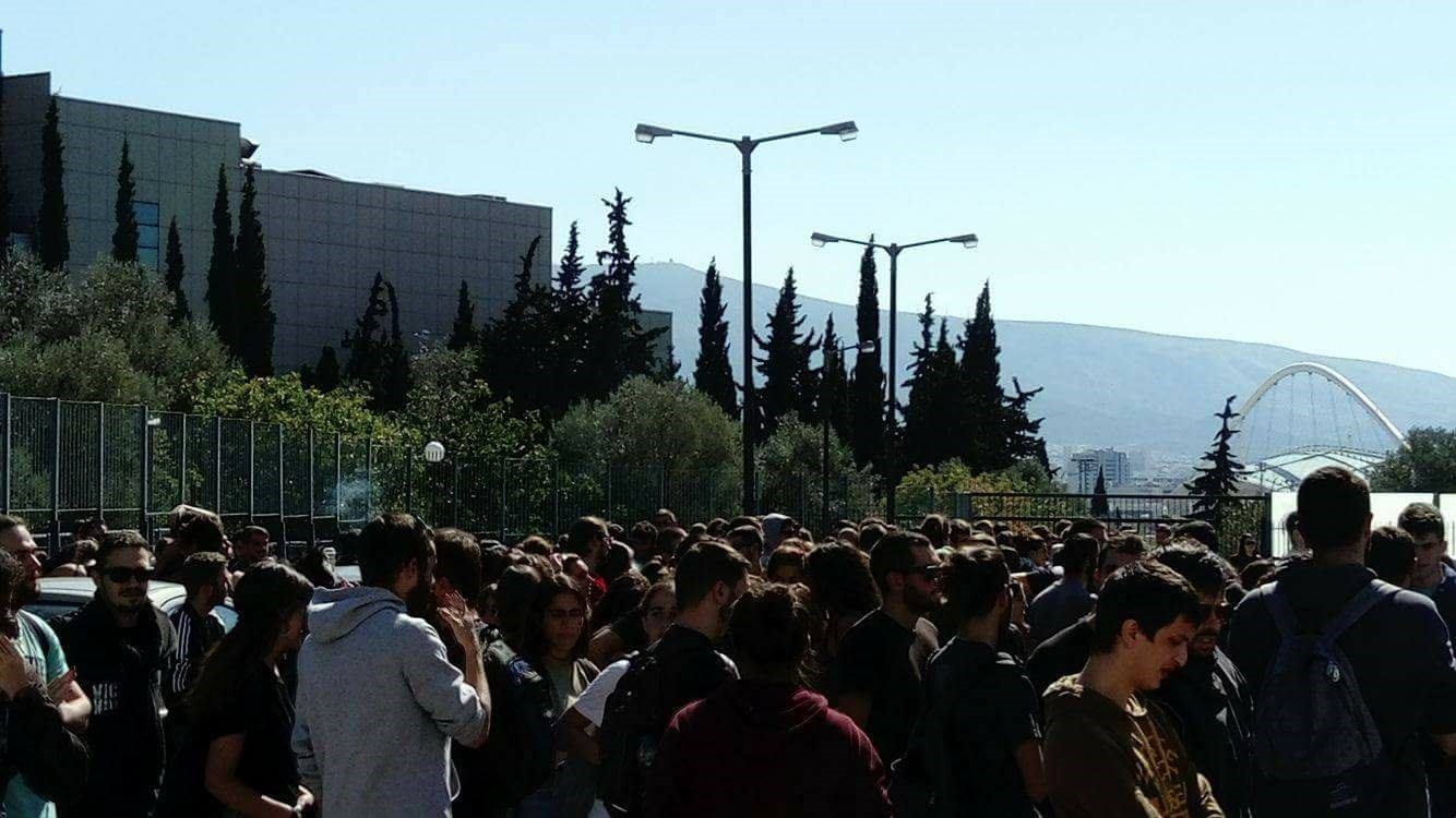 Ένταση στη συγκέντρωση διαμαρτυρίας φοιτητών έξω από το υπουργείο Παιδείας – ΦΩΤΟ
