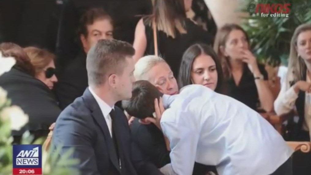 Συγκλόνισε ο επικήδειος της αδελφής του Μιχάλη Ζαφειρόπουλου – ΒΙΝΤΕΟ