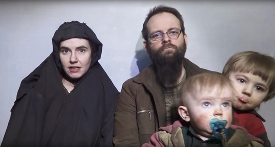 Έζησαν τον εφιάλτη – Ελεύθερη μετά από 5 χρόνια η οικογένεια – όμηρος των ταλιμπάν – ΒΙΝΤΕΟ