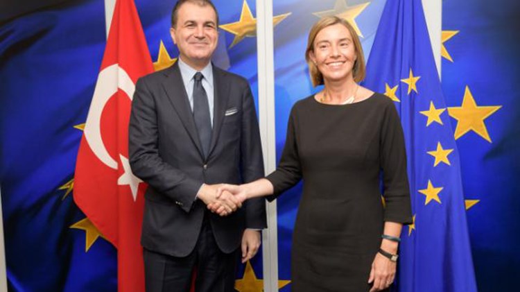 Η Τουρκία απειλεί την Ευρώπη με εκατομμύρια πρόσφυγες – Τι δήλωσε κορυφαίος υπουργός για τη συμφωνία με την ΕΕ