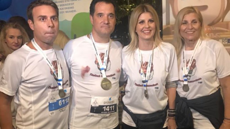 Στον νυχτερινό Ημιμαραθώνιο Θεσσαλονίκης έτρεξε ο Άδωνις Γεωργιάδης – ΦΩΤΟ