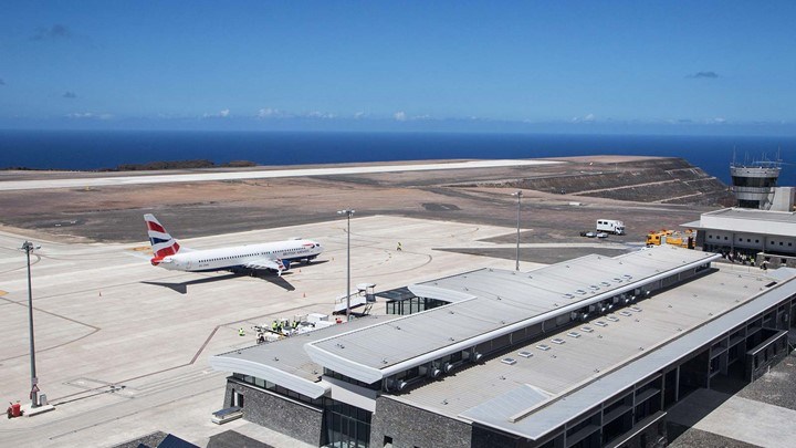 Το “πιο άχρηστο αεροδρόμιο του κόσμου” υποδέχτηκε την πρώτη του εμπορική πτήση