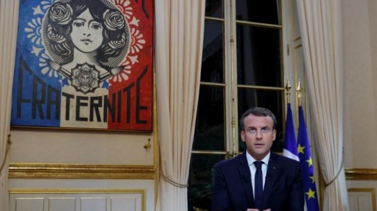 Απαντήσεις σε όλα έδωσε ο Εμανουέλ Μακρόν στην πρώτη τηλεοπτική συνέντευξη της θητείας του