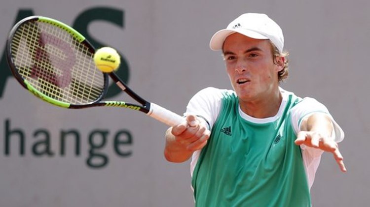 Ιδανικό ξεκίνημα για τον Τσιτσιπά στην Αμβέρσα