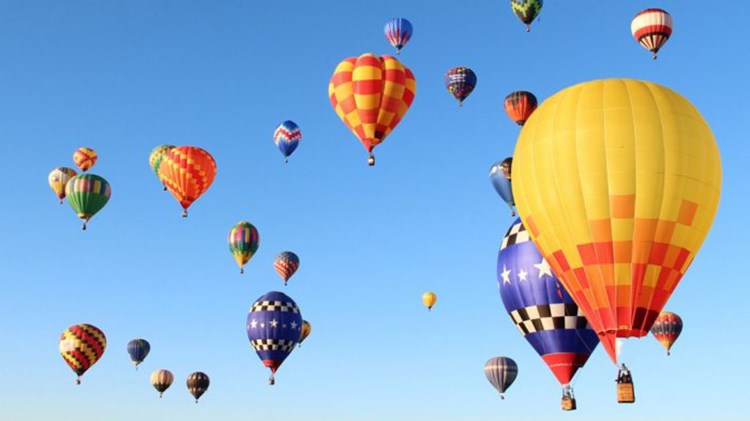 Εντυπωσιακές εικόνες από το φεστιβάλ με αερόστατα του Αλμπουκέρκι – ΒΙΝΤΕΟ