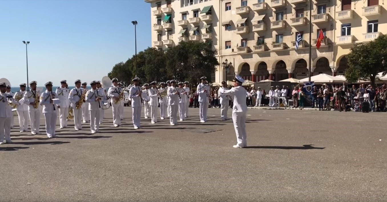 Η μπάντα του Πολεμικού Ναυτικού παίζει το… Despacito – ΒΙΝΤΕΟ