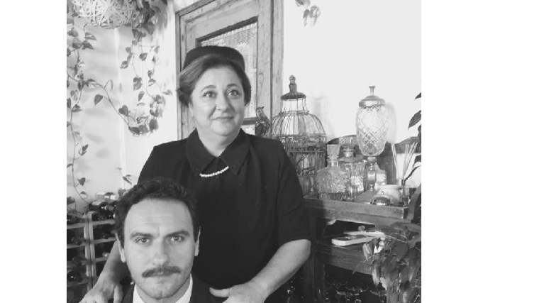 Κωνσταντινίδου – Ηλίας ποζάρουν για την παράσταση «Η ζωή μου όλη»