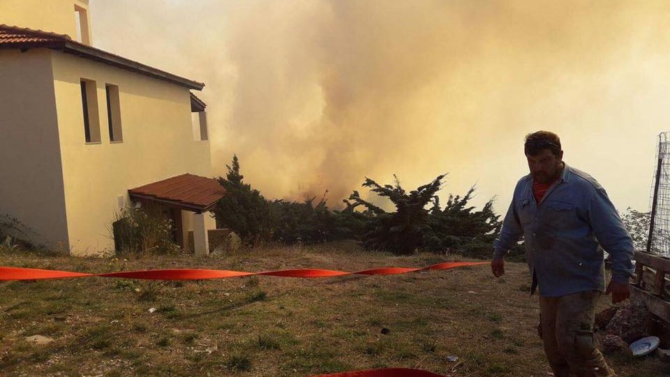 Ενισχύονται οι πυροσβεστικές δυνάμεις στο Καρπενήσι – ΦΩΤΟ