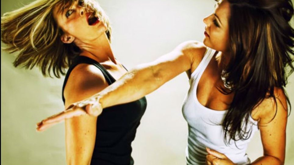 Γυναίκες ήρθαν στα χέρια στο κέντρο της Θεσσαλονίκης – ΒΙΝΤΕΟ