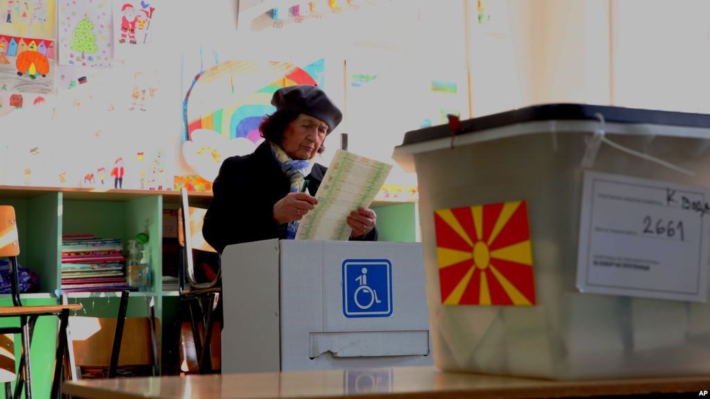 Ανοίγει ο δρόμος για τη συζήτηση του ονόματος των Σκοπίων μετά την πανηγυρική επικράτηση Ζάεφ