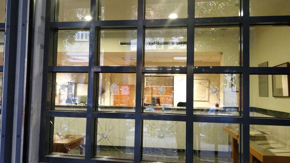 Επίθεση αγνώστων στο Συμβολαιογραφικό Σύλλογο Αθηνών – ΦΩΤΟ – ΤΩΡΑ