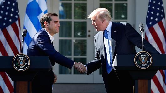 CNBC – «Το μήνυμα του Τραμπ στον Τσίπρα: Οι ΗΠΑ μπορούν να αυξήσουν τις επενδύσεις στην ελληνική οικονομία»