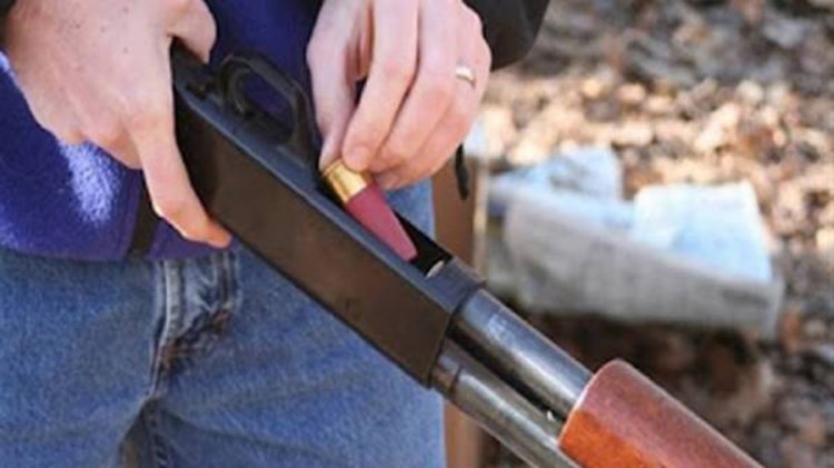 Του έκοψαν το ρεύμα και άρχισε να πυροβολεί στον αέρα