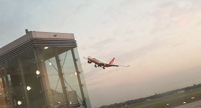 Σάλος με τον πιλότο που έκανε επικίνδυνη μανούβρα – ΒΙΝΤΕΟ