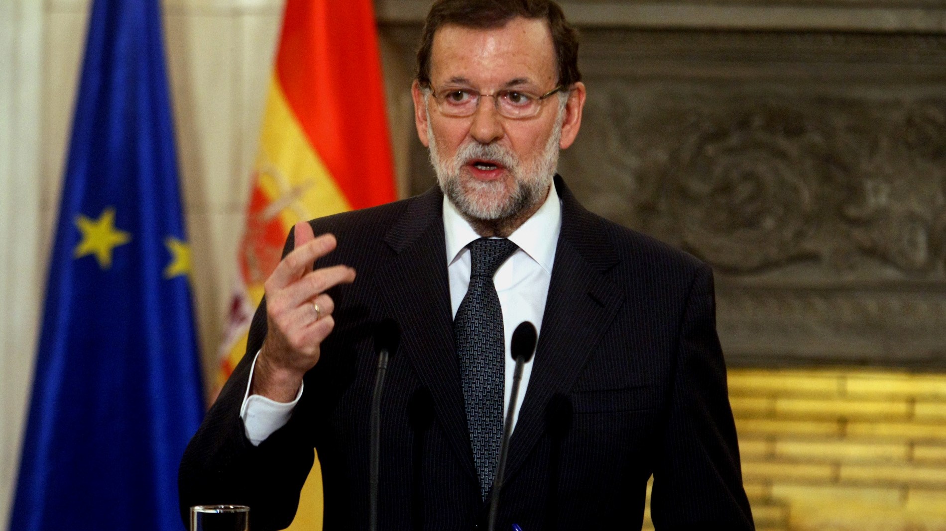 Η Μαδρίτη προχωρά τις διαδικασίες για άρση της αυτονομίας της Καταλονίας – Έκτακτο υπουργικό συμβούλιο το Σάββατο