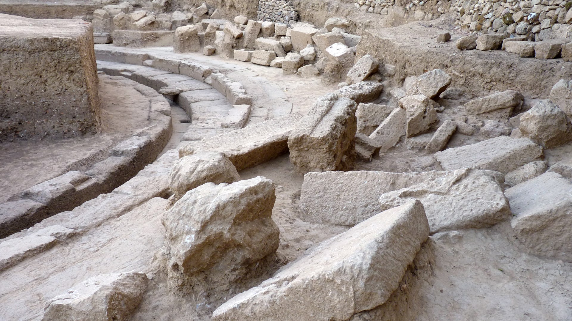 Αποκαλύφθηκε σημαντικό τμήμα του θεάτρου της Αρχαίας Θουρίας στη Μεσσηνία – ΦΩΤΟ