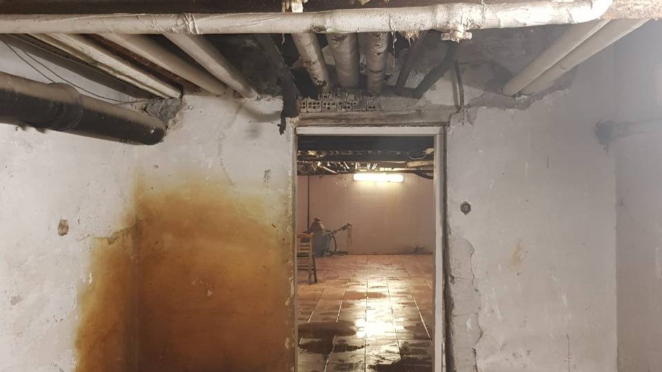 Φωτογραφίες – σοκ της ΠΟΕΔΗΝ μέσα από τα υπόγεια του νοσοκομείου “Έλενα”