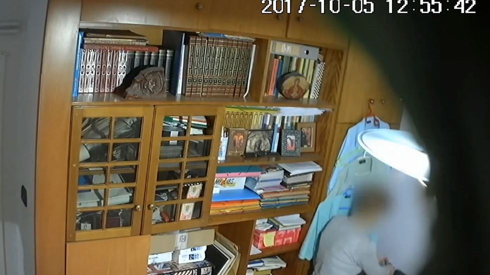 Η κάμερα κατέγραψε την οικιακή βοηθό που ξάφριζε σπίτια – ΒΙΝΤΕΟ ΝΤΟΚΟΥΜΕΝΤΟ