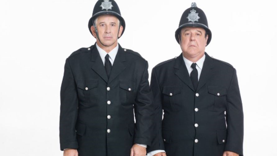 Ουρές για το “Ψέμα στο ψέμα”!