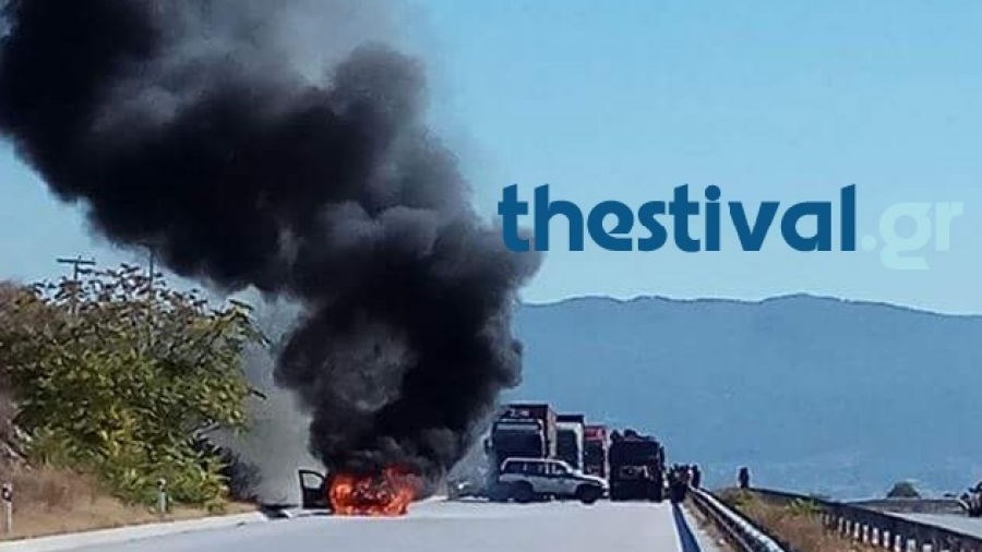 Στις φλόγες όχημα της αστυνομίας – ΦΩΤΟ