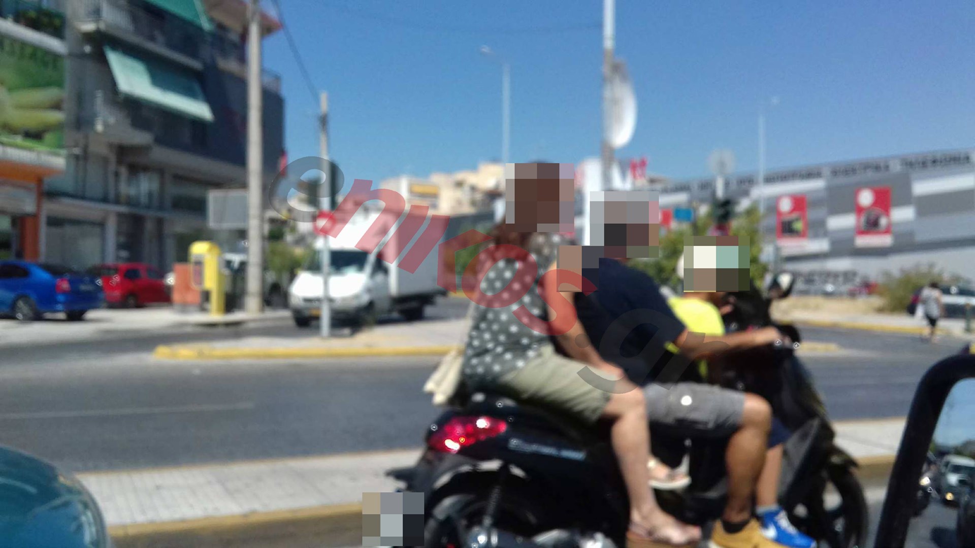 Τετραμελής οικογένεια σε σκουτεράκι – ΦΩΤΟ και καταγγελία αναγνώστη