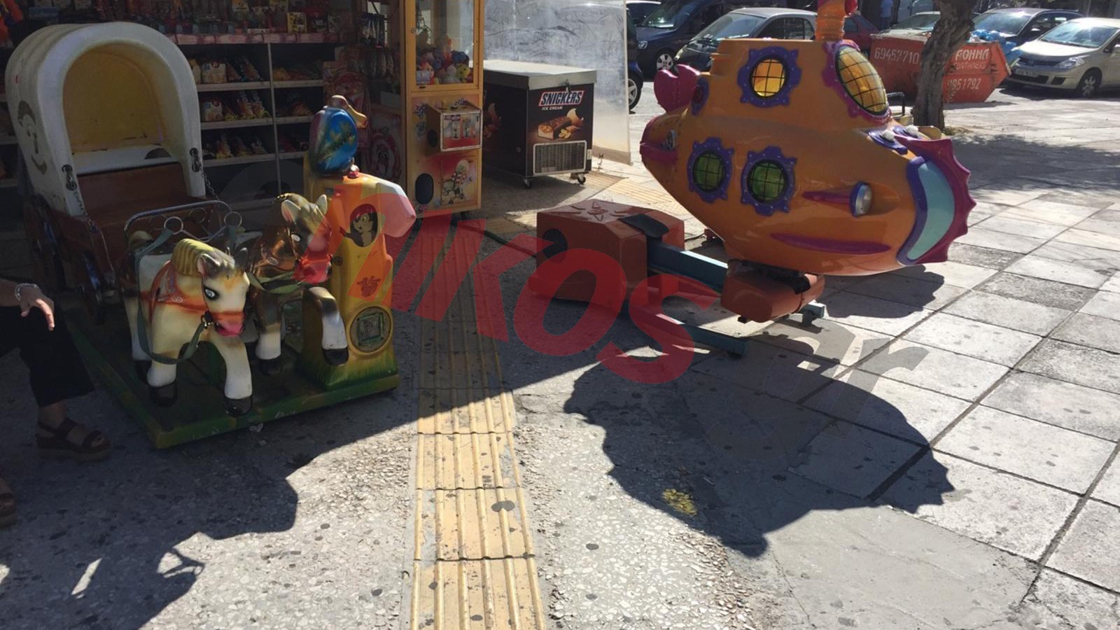 Οι ιδιοκτήτες του περιπτέρου στη Γλυφάδα απαντούν στην καταγγελία αναγνώστη του enikos.gr: Δεν ενοχλούμε κανέναν τυφλό-ΦΩΤΟ