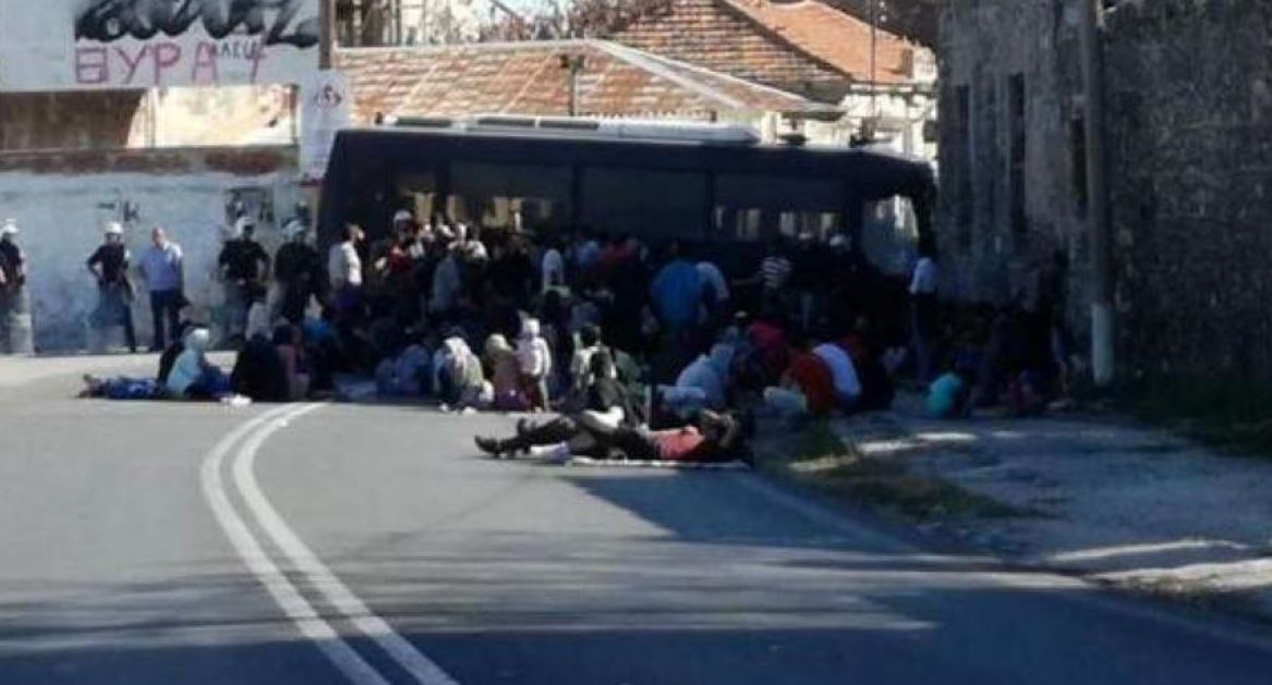 Διαμαρτυρία Αφγανών στο κέντρο της Μυτιλήνης