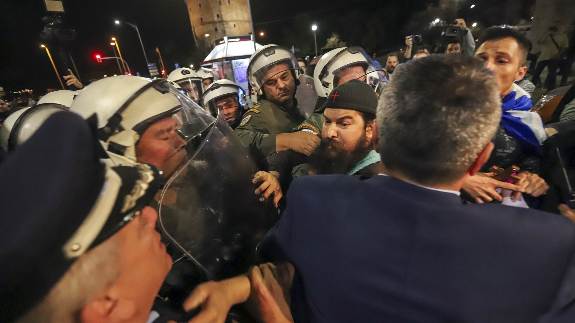 Βουλευτές της Χρυσής Αυγής κατέθεσαν μήνυση κατά των συντελεστών της παράστασης “Η ώρα του Διαβόλου”