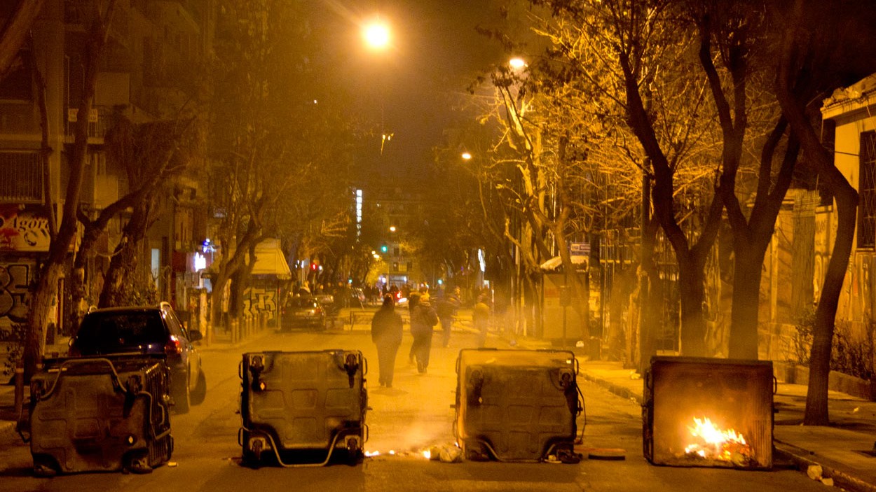 Άλλη μια νύχτα έντασης στα Εξάρχεια