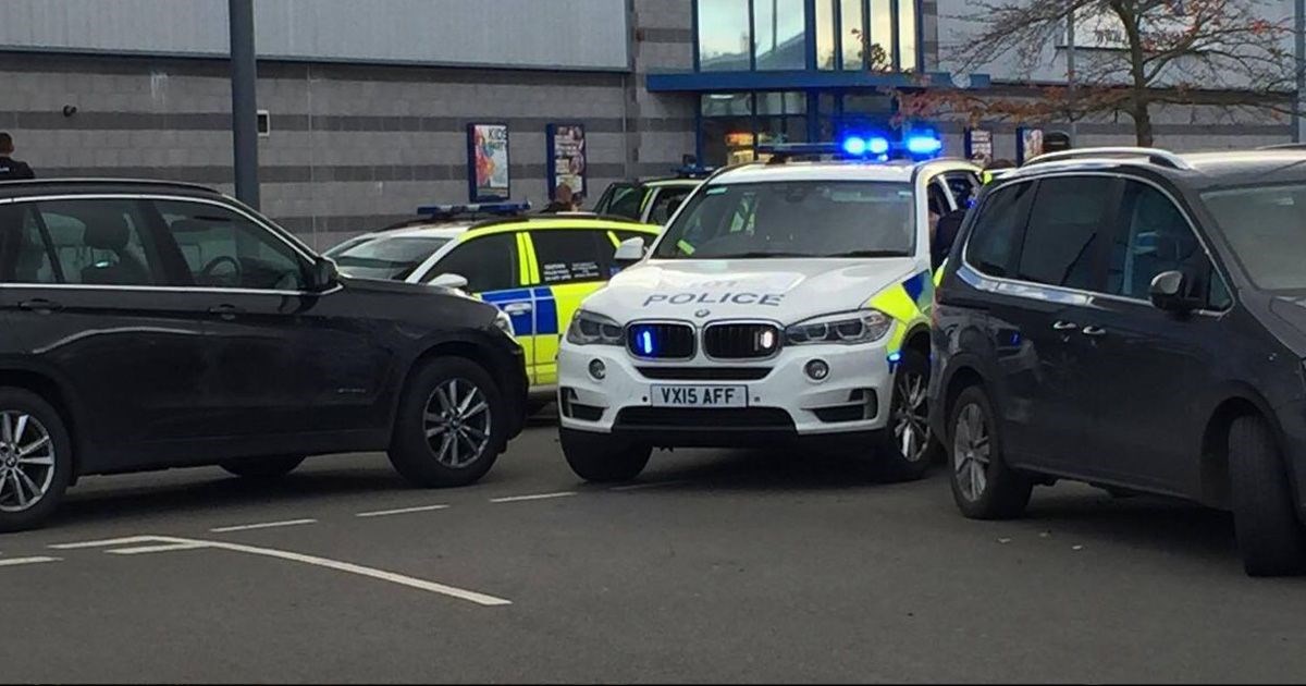Σε εξέλιξη ομηρία σε εμπορικό κέντρο σε πάρκο ψυχαγωγίας στην Αγγλια – ΒΙΝΤΕΟ