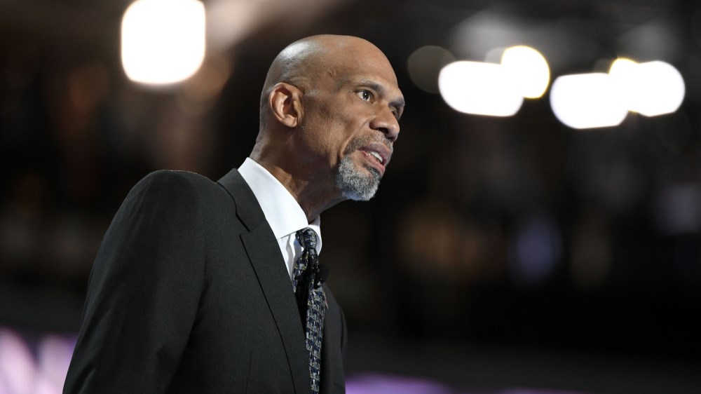 Ο Καρίμ Αμντούλ Τζαμπάρ “βγάζει το καπέλο” στον Γιάννη Αντετοκούνμπο