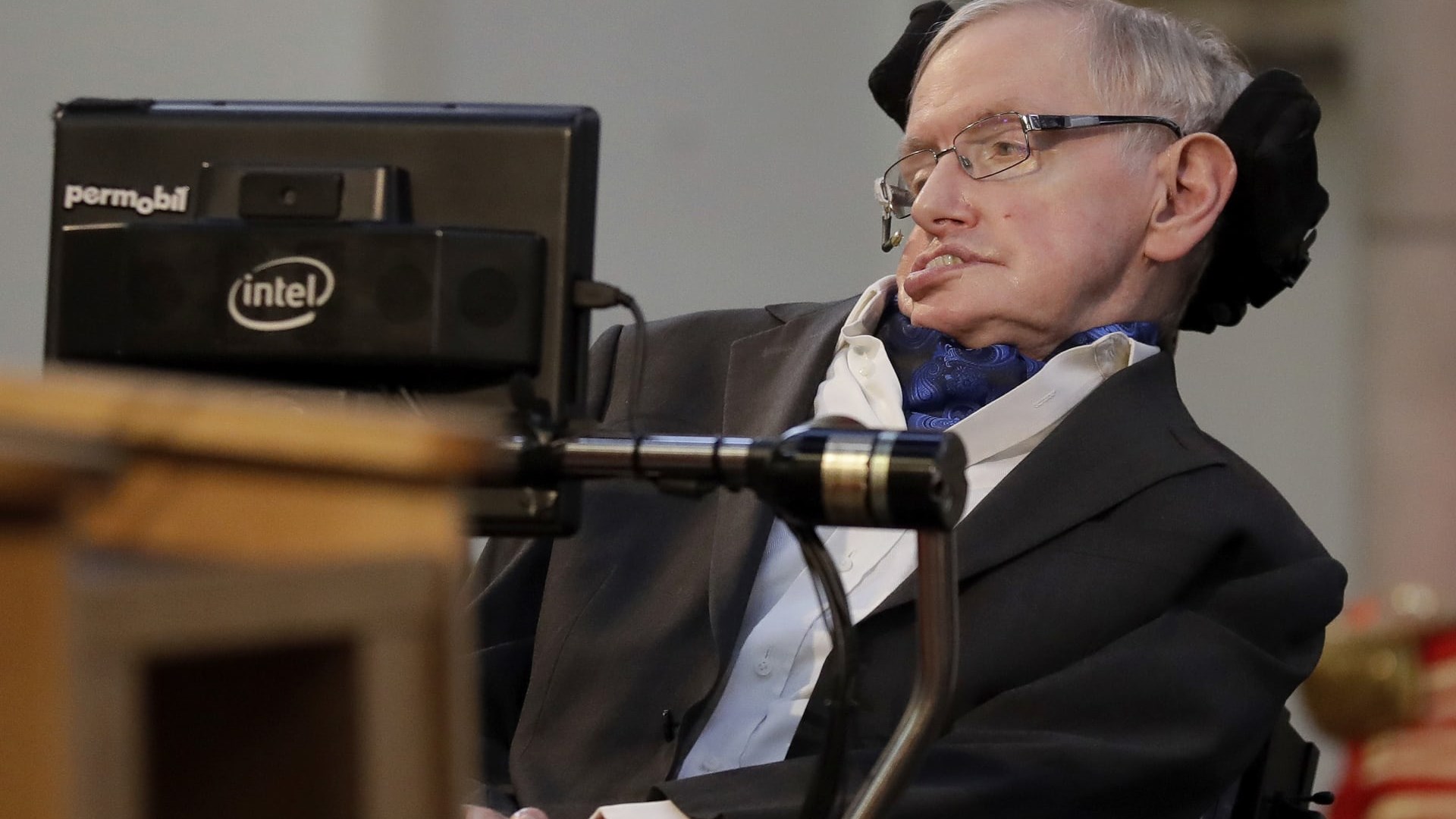 Αυτό είναι το διδακτορικό του Στίβεν Χόκινγκ που έγραψε το 1966 – Το μήνυμα του διάσημου επιστήμονα