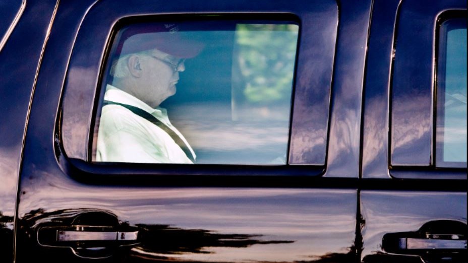 Ο… πρεσβύωπας Τραμπ έγινε viral – ΦΩΤΟ