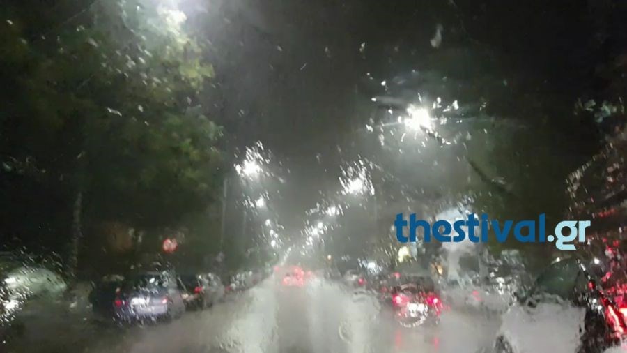 Άνοιξαν οι ουρανοί στη Θεσσαλονίκη – ΒΙΝΤΕΟ