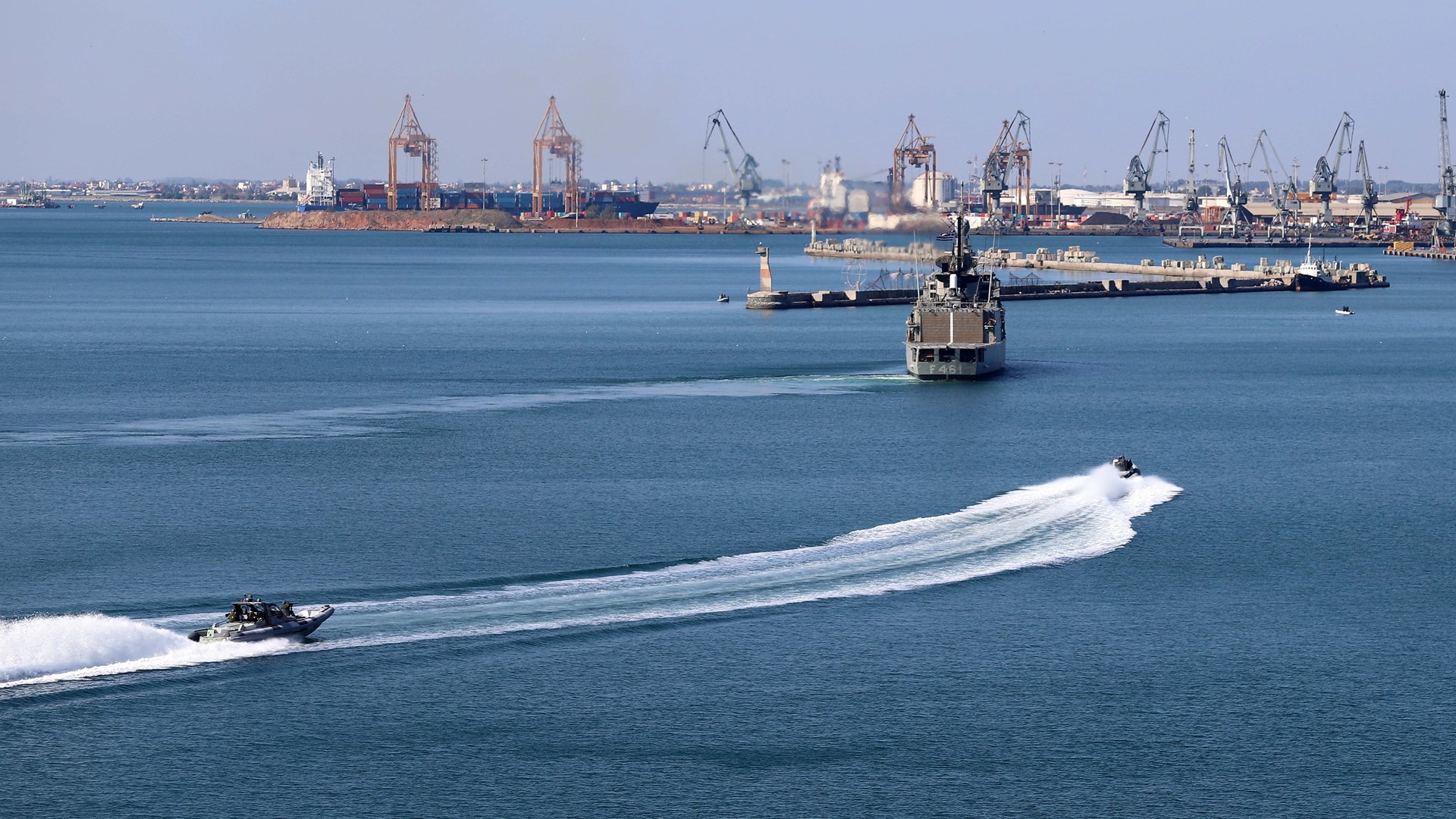 Οι εορταστικές εκδηλώσεις στη Θεσσαλονίκη – Εντυπωσιακές επιδείξεις των ΟΥΚ στο “Αβέρωφ” – ΒΙΝΤΕΟ