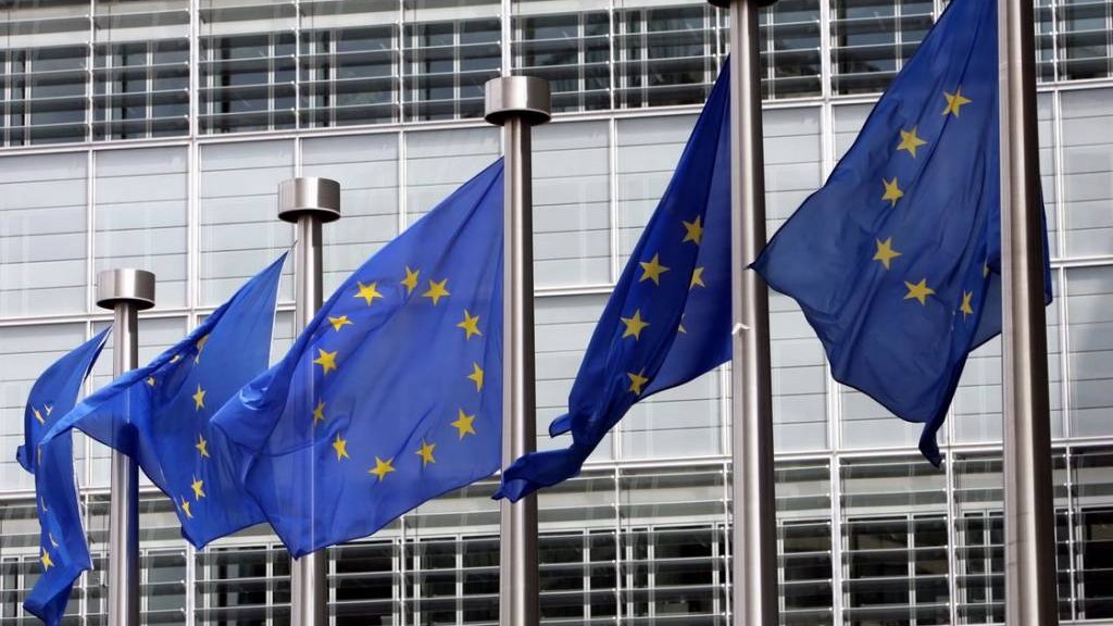 Εύσημα Ρέγκλινγκ στην Αθήνα για υπεραπόδοση στόχων μετά το «πράσινο» για εκταμίευση των 800 εκατ. ευρώ