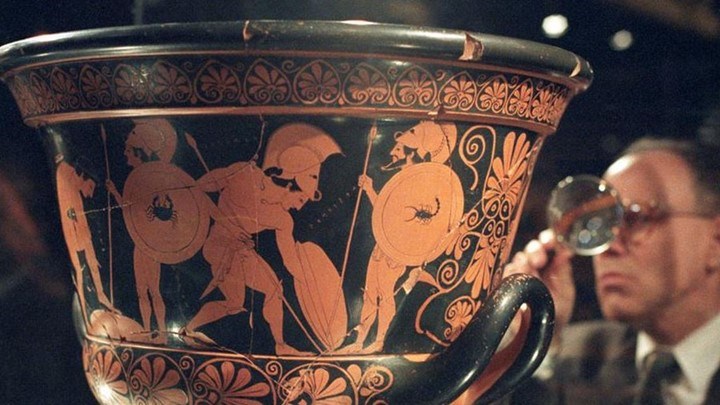 Δύο κλεμμένα ελληνικά αγγεία προς πώληση στο Λονδίνο