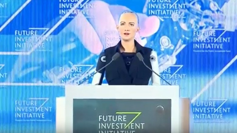 Αυτή είναι η Σοφία, το ρομπότ που έγινε πολίτης της Σαουδικής Αραβίας – ΒΙΝΤΕΟ