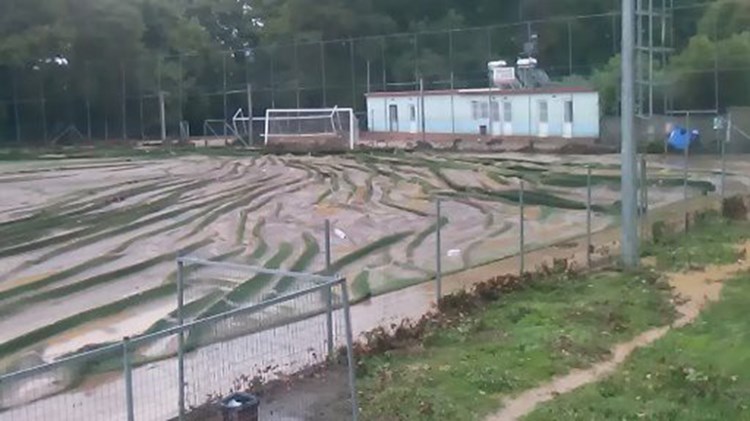 Ο «Δαίδαλος» ξήλωσε ολόκληρο γήπεδο στα Χανιά – ΒΙΝΤΕΟ